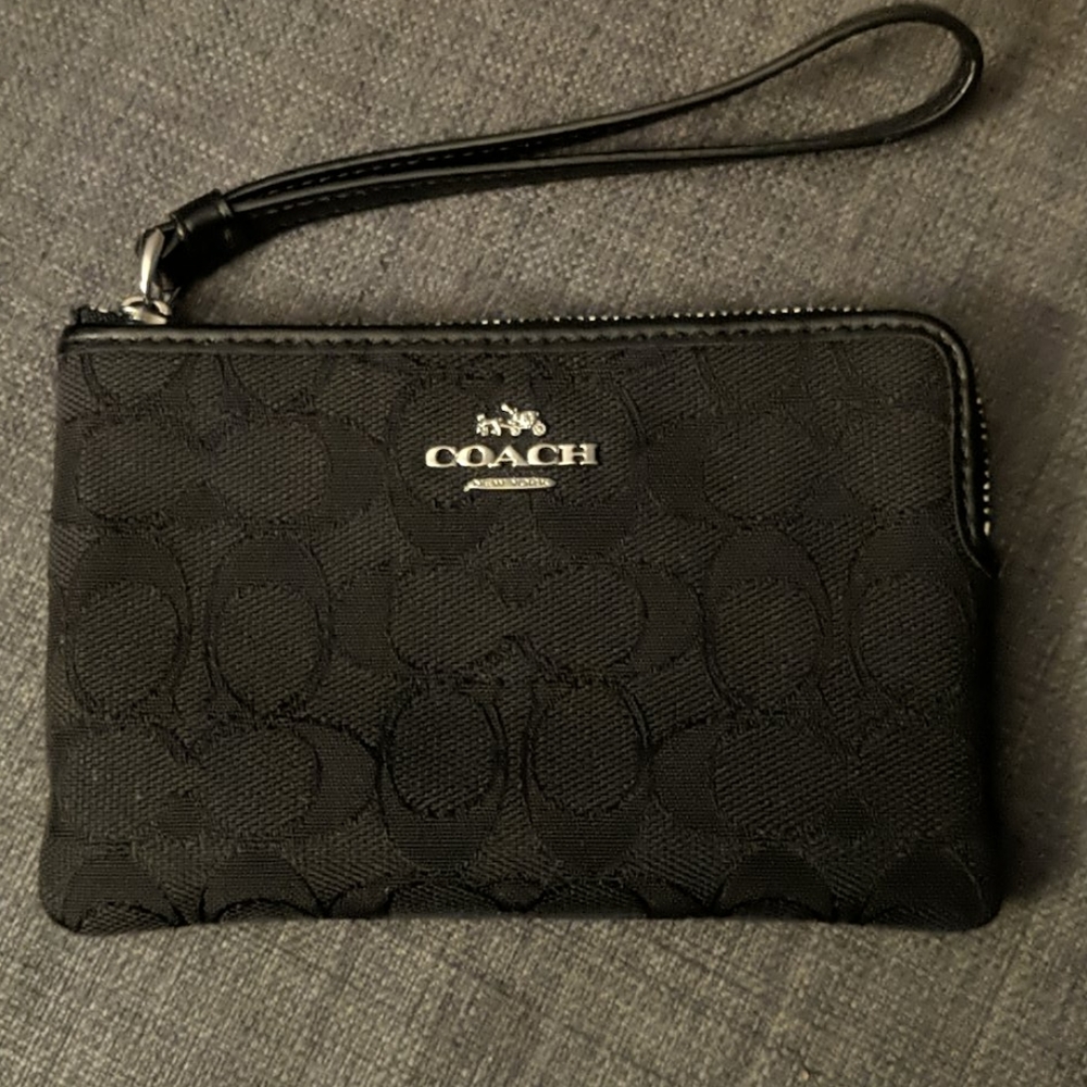 Coach Outline Signature Corner Zip Wristlet